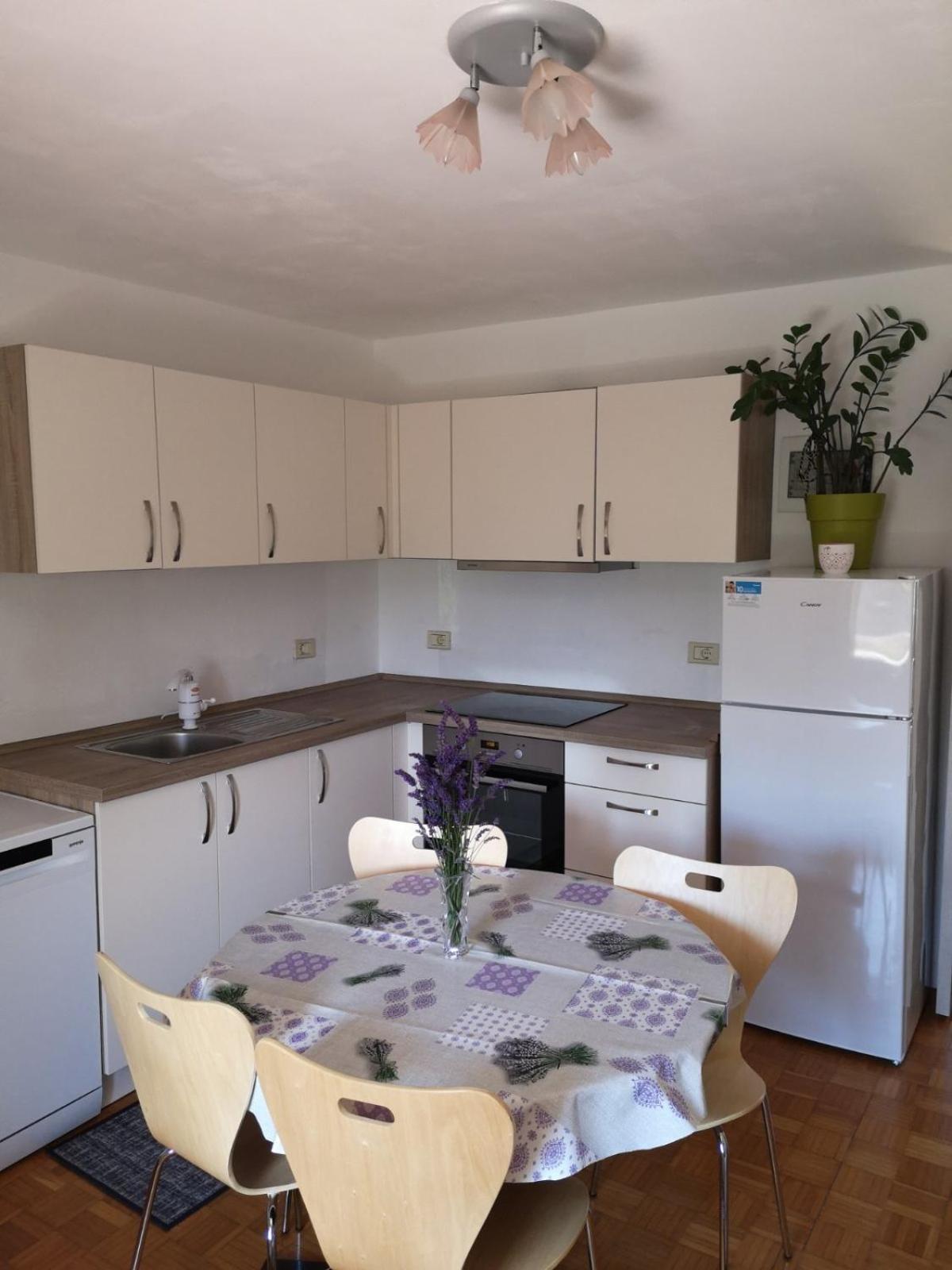 Apartma Ester Lucija Dış mekan fotoğraf